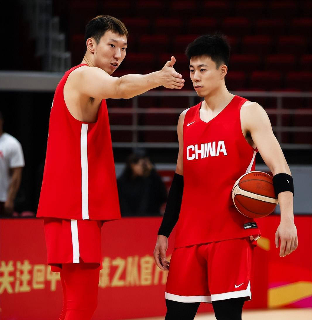 开云体育官网关于今夜欧超杯焦点战，深圳男篮临场应变，媒体盛赞，更衣室氛围转暖的信息