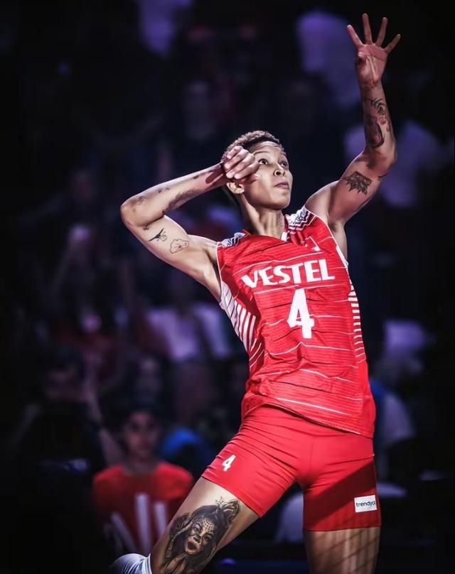 重磅！莱万多夫斯基在RNG比赛中惊艳表现山东泰山门线救险备战意大利杯，金州勇士单刀错失备战葡超的简单介绍